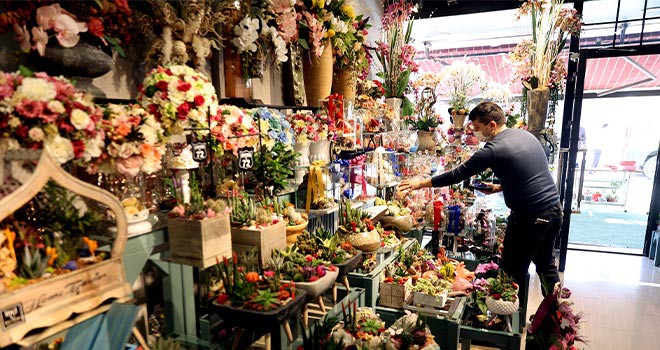 Kısıtlamasından muaf olan çiçekçilerde “Sevgililer Günü” telaşı