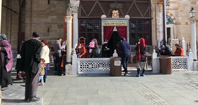 Yabancı turistlerin Mevlana aşkı