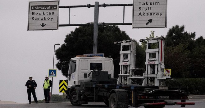 Taksim Meydanı'na çıkan yollar araç trafiğine kapatıldı