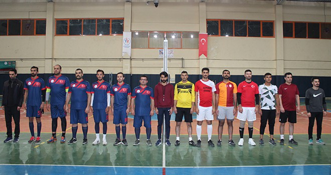 Yunak'ta Kaymakamlık Voleybol Turnuvası