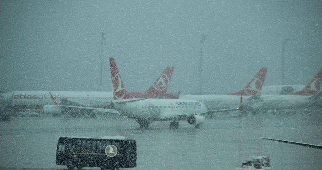 Olumsuz hava koşulları uçuşları aksattı