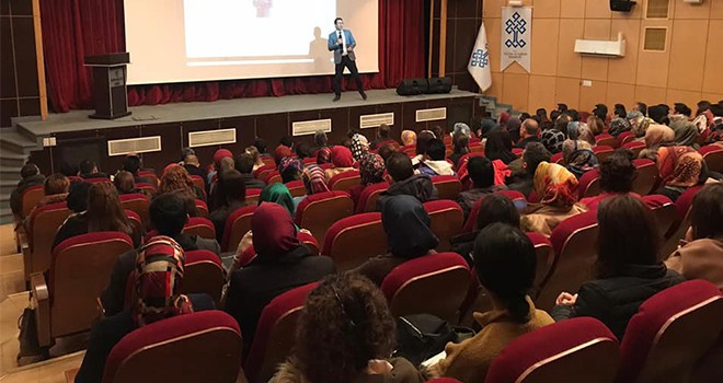 Karapınar'da öğretmenlere etkili iletişim üzerine konferans verildi