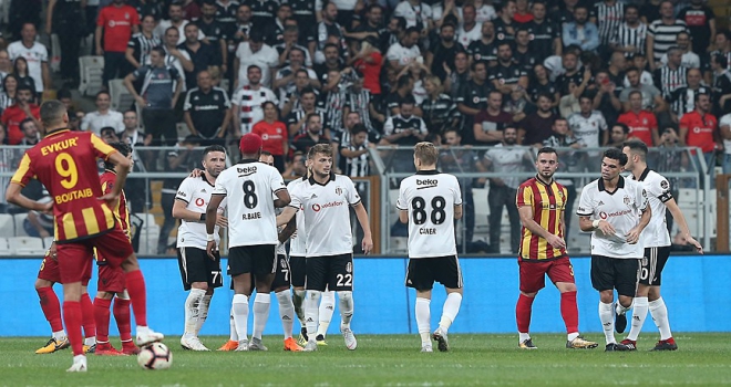 Beşiktaş 10 kişi kaldığı maçı kazandı 