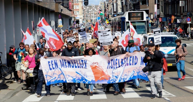 Hollandada ABnin göç politikaları protesto edildi