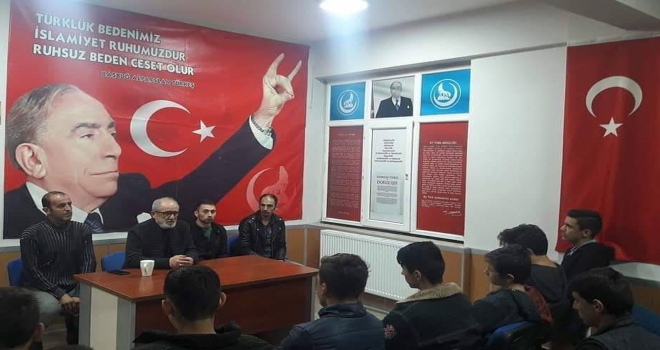 MHPli gençlere Türk İslam tarihi anlatıldı