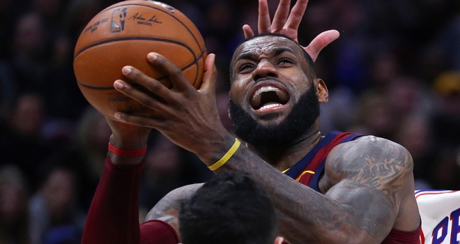 LeBron rekor kırdı, Lakers kazandı 