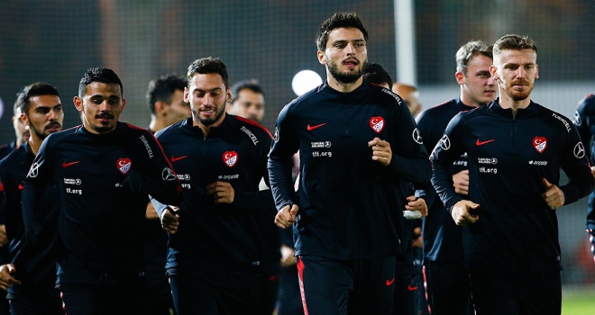 Serdar Aziz ve Hakan Çalhanoğlu aday kadrodan çıkarıldı