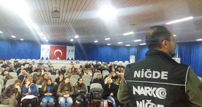 Polis özel güvenlik görevlilerine uyuşturucu semineri verdi