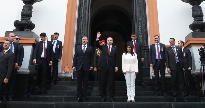 Cumhurbaşkanı Erdoğan, Simon Bolivar Anıt Mezarını ziyaret etti