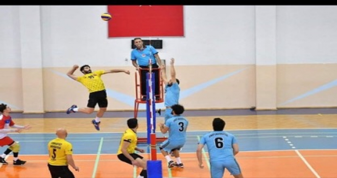 CÜ voleybol takımı şampiyon oldu 