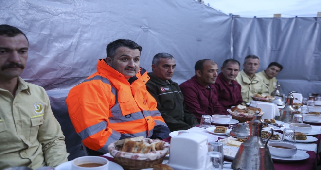 Bakan Pakdemirli, ormancılarla bin 860 rakımda iftar yaptı