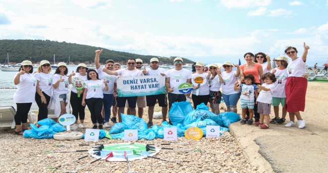 Doğa dostu Araslar Burgazada kıyısını temizledi