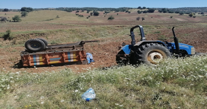 Devrilen römorkun altında kalan sürücü yaşamını yitirdi