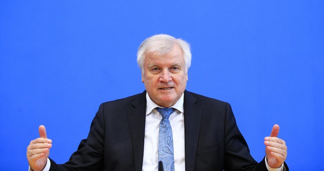 Almanya İçişleri Bakanı Seehofer: Almanya’da aşırı sağ teröründen kaynaklanan tehdit büyüktür