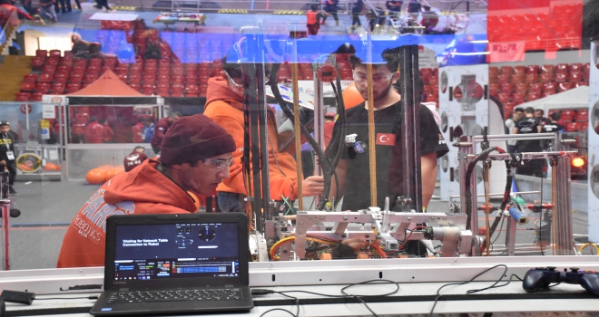 Liseli gençlerin yarıştığı Ankara FRC Off Season Robot Turnuvası sona erdi