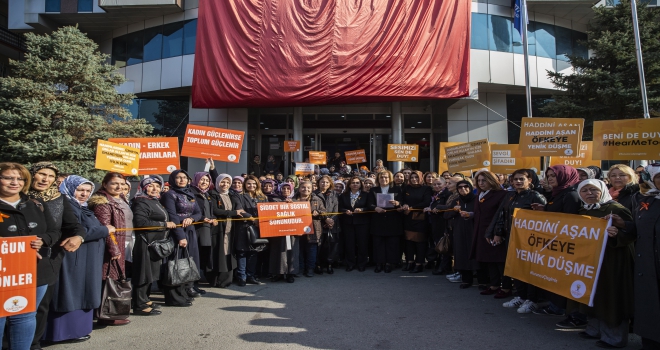 AK Partili kadınlar kadına şiddete turuncu çizgi çekti