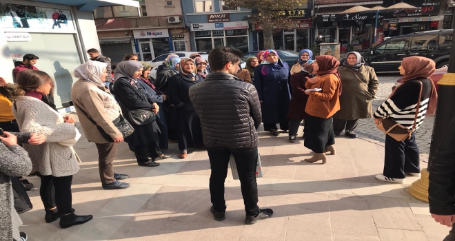 Akşehirli kadınlar için ilçede tarih yerler gezisi düzenlendi