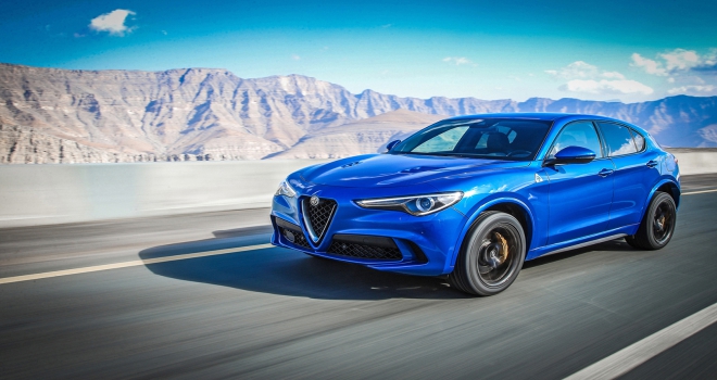 Alfa Romeo Stelvio Quadrifoglioya Yılın Spor Otomobili ödülü