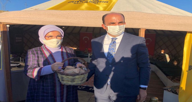 Emine Erdoğan, Ahlat’ta Konya Büyükşehir’in çadırında