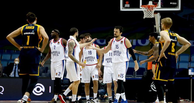 Anadolu Efes THY Avrupa Ligi'nde farklı kazandı