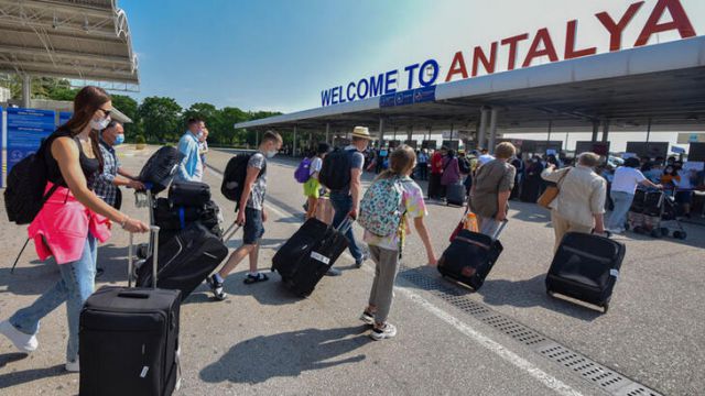 Antalya'ya gelen turist sayısı 1 milyonu geçti