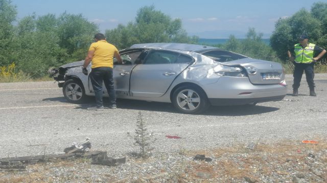 Konya'da devrilen otomobilin sürücüsü hayatını kaybetti