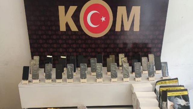 Kaçak cep telefonu ve sigara satışına 3 gözalt