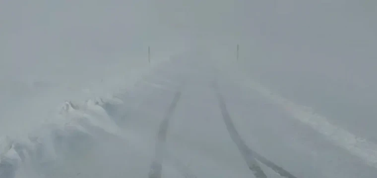 Kağızman-Ağrı kara yolu ulaşıma kapandı