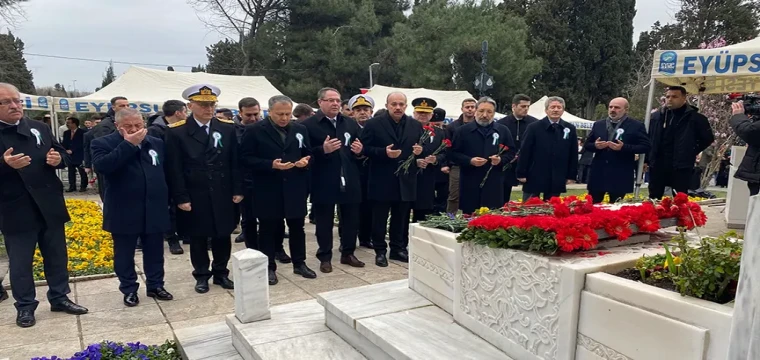 Mehmet Akif Ersoy kabri başında anıldı