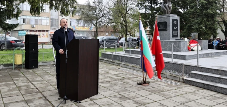 Dışişleri Bakanı Çavuşoğlu, Bulgaristan'da şehitler anıtını ziyaret etti