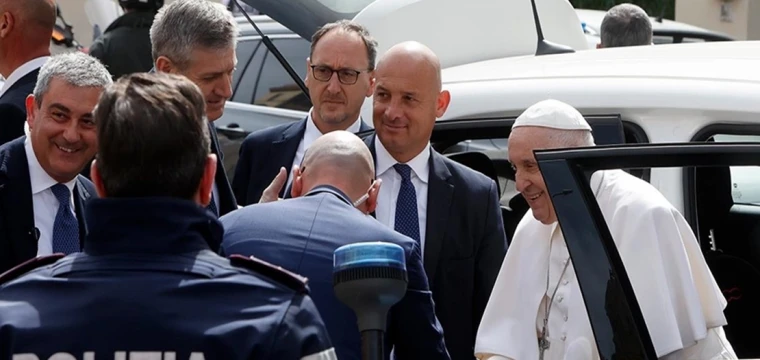 Papa Franciscus, hastaneden taburcu edildi