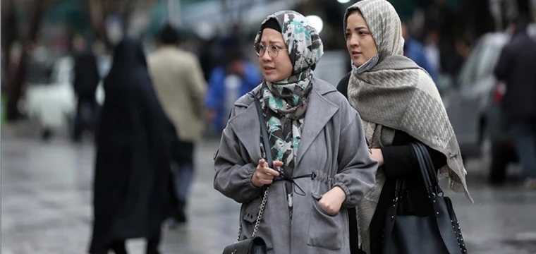 Tahran'da başörtü kuralını ihlal edenler yargılanacak