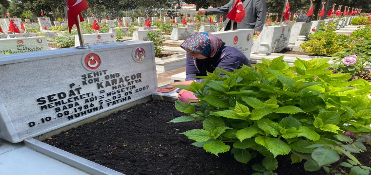 Edirnekapı Şehitliği’nde buruk Anneler Günü