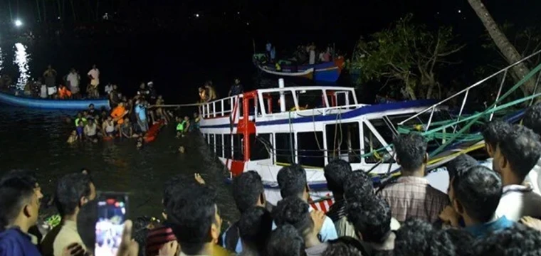 Kerala eyaletinde turistik tekne battı: 22 ölü