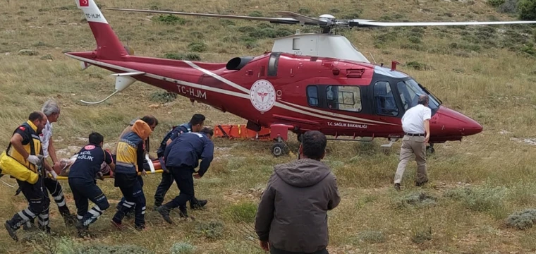 Ambulans helikopterle hastaneye kaldırıldı