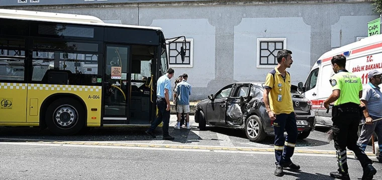 Beşiktaş'ta İETT Otobüsü ve Otomobil Çarpıştı: 6 Yaralı