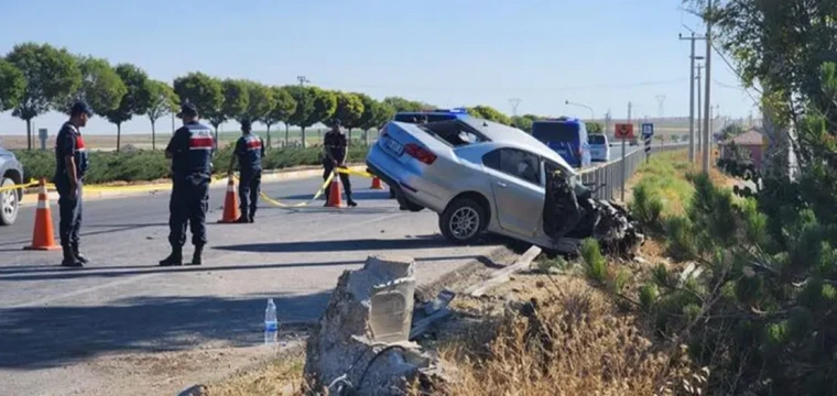 Bariyerde Çarpan 16 Yaşında Sürücü Öldü