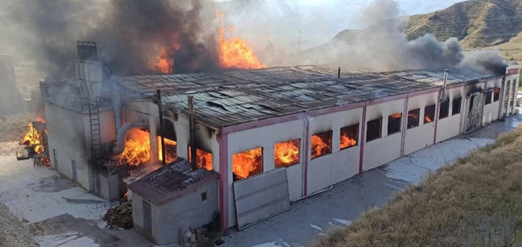 Kastamonu'da Kapı Fabrikasında Yangın