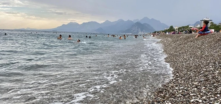 Deniz suyunda bakterilerin oluşumu tetikleniyor