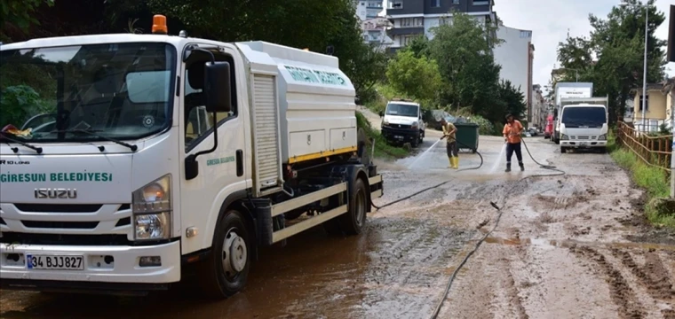 Sağanağın yol açtığı hasar gideriliyor