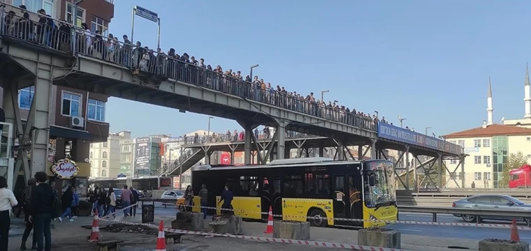 Metrobüs duraklarında yoğunluk yaşandı