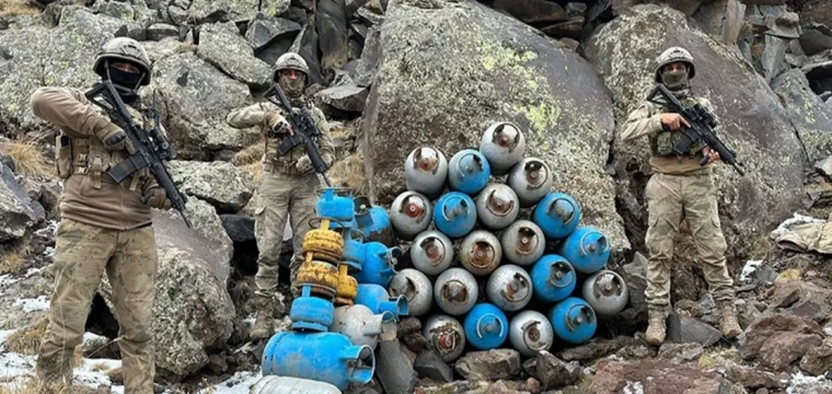 Ağrı Dağı'nda Terör Mağaralarında Malzeme Bulundu