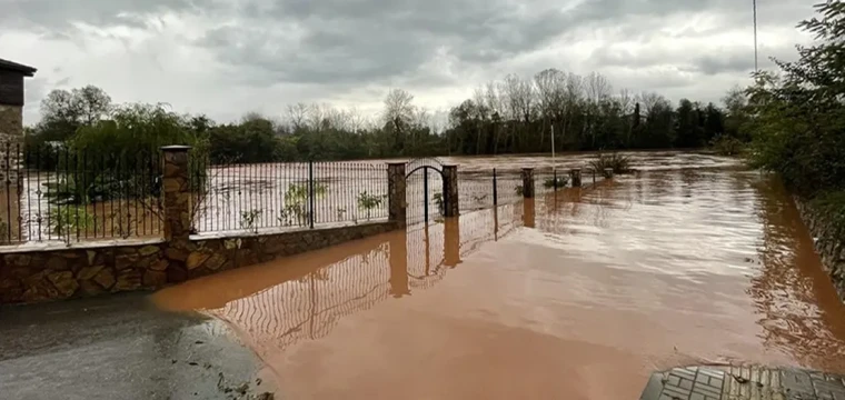 Bartın Irmağı'nda Su Seviyesi 6 Metre Yükseldi