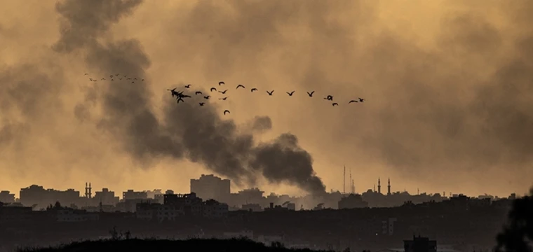 Gece boyunca Gazze'ye bomba yağdı