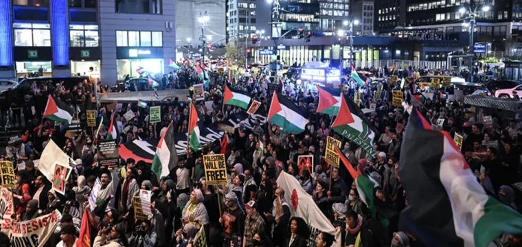 New York'ta Binlerce Kişi Gazze'yi Protesto Etti