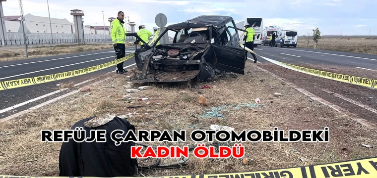 Refüje çarpan otomobildeki kadın öldü