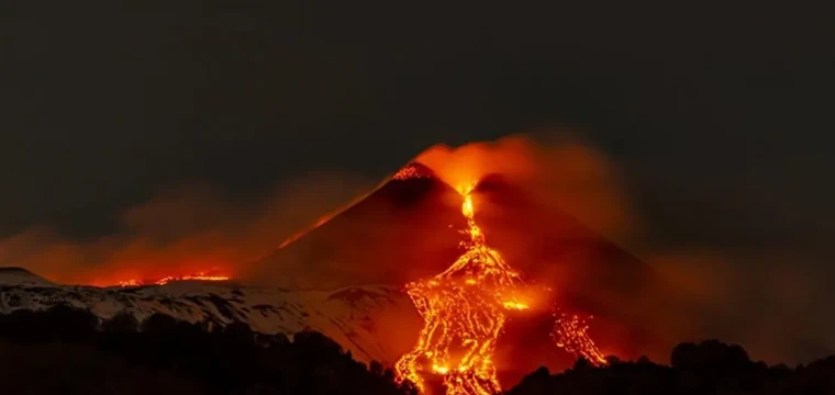 İtalya'daki Etna Yanardağı'nda volkanik hareketlilik devam ediyor