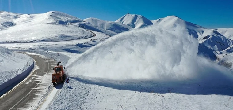 Erzurum-Tekman kara yolunda karla mücadele