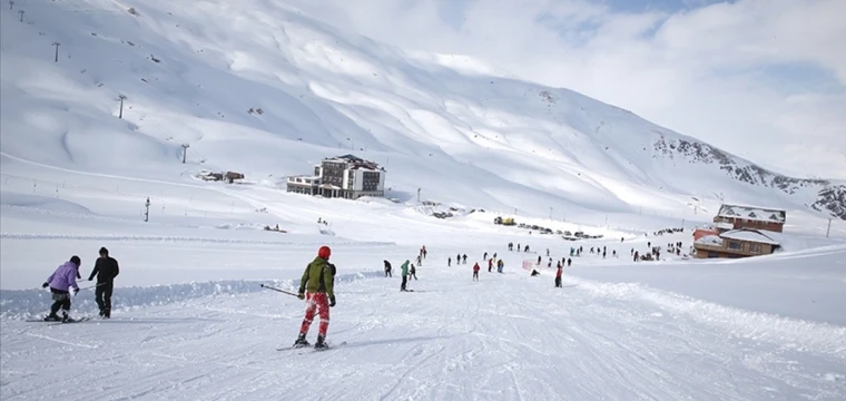 Kayak merkezlerinde en fazla kar kalınlığı Hakkari'de ölçüldü