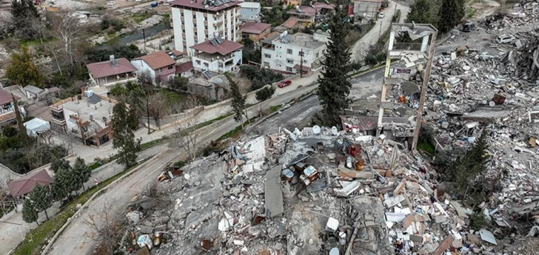 6 kişiye mezar olan binanın yapım sorumlusu 7 sanık hakkında dava açıldı